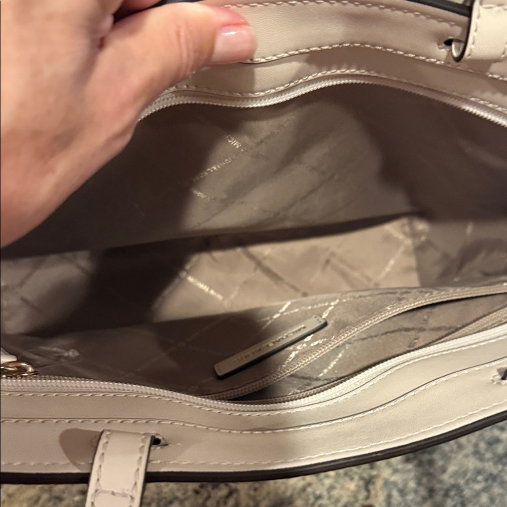 Michael Kors Cream Tote Bag - Picture 3 of 3